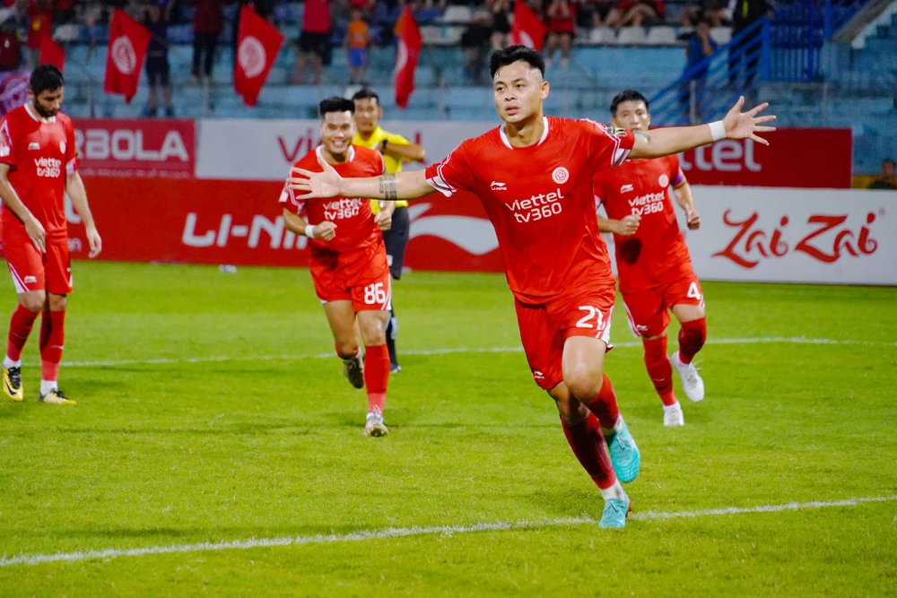 Bàn thắng ở thời gian bù giờ thứ ba của tiền vệ Nguyễn Đức Chiến giúp Viettel giành quyền vào chơi trận Chung kết Cúp Quốc gia 2023. (Ảnh: Việt Anh/Vietnam+)
