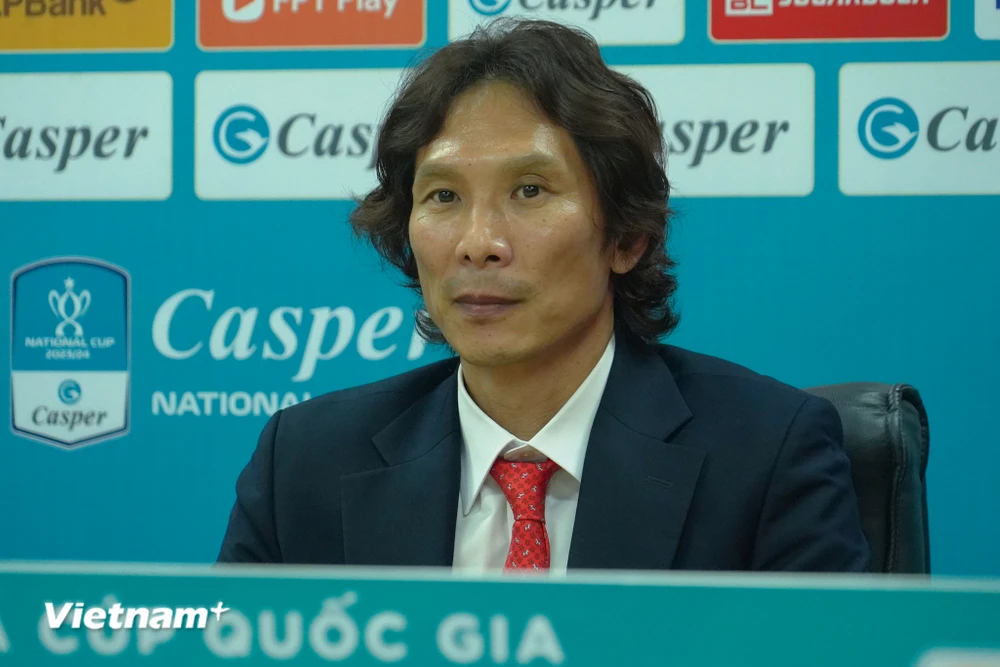 Huấn luyện viên Gong Oh-kyun (CLB Công an Hà Nội) không phải nhận án phạt bổ sung sau sự cố xô xát ở vòng 5 V-League 2023/24. (Ảnh: Việt Anh/Vietnam+)