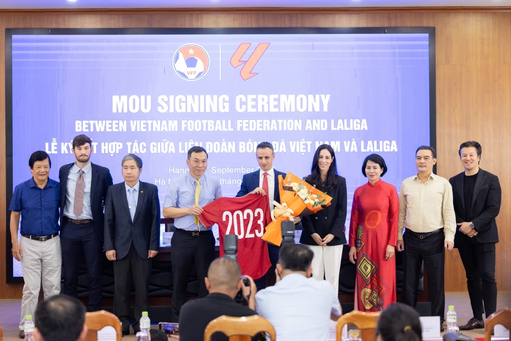 Khóa Huấn luyện “Phương pháp Laliga” là bước tiến đầu tiên trong việc ký kết thỏa thuận hợp tác giữa Liên đoàn Bóng đá Việt Nam VFF và LALIGA. (Ảnh: Laliga Academy Việt Nam)