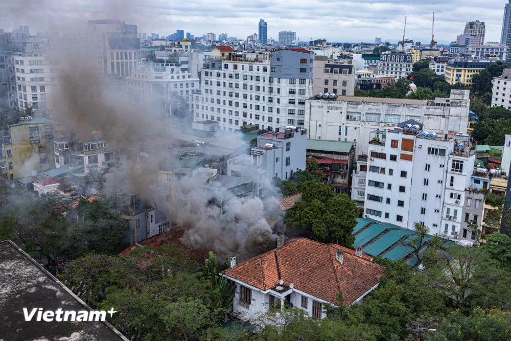 Vụ cháy tại địa chỉ số 2 Lý Thường Kiệt. (Ảnh: Hoài Nam/Vietnam+)