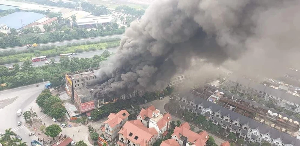 Hà Nội: Cháy lớn ở Thiên đường Bảo Sơn, dãy nhà liền kề bị thiêu ...