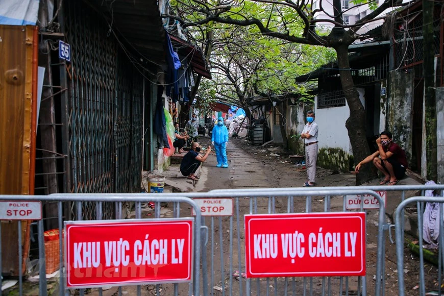 Chủ tịch Ủy ban Nhân dân thành phố Hà Nội yêu cầu các quận, huyện xây dựng phương án cách ly tổ dân phố, xã, phường... để phòng dịch. (Ảnh: Minh Sơn/Vietnam+) 