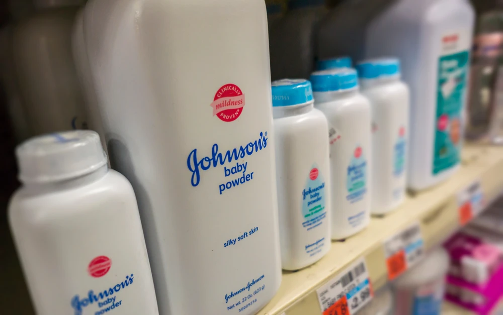Johnson & Johnson đã giành thắng lợi sau kháng cáo hàng loạt vụ kiện cáo buộc sản phẩm phấn Johnson’s Baby của hãng có chứa amiăng gây ung thư. (Ảnh minh họa)