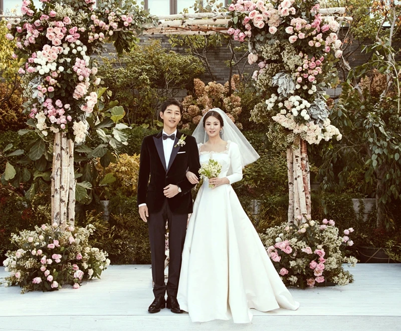 Streamer giàu nhất Việt Nam' tặng vợ váy cưới 1,2 triệu USD - Người Nổi  Tiếng