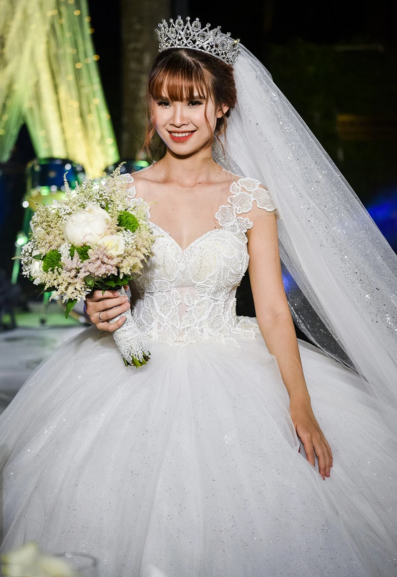 Váy cưới đẹp của sao Trung và Hàn năm 2014 (0933.528 098) thuộc Đám cưới  nổi tiếng của cưới hỏi trọn gói dịch vụ 365, công ty trang trí nhà tiệc ngày