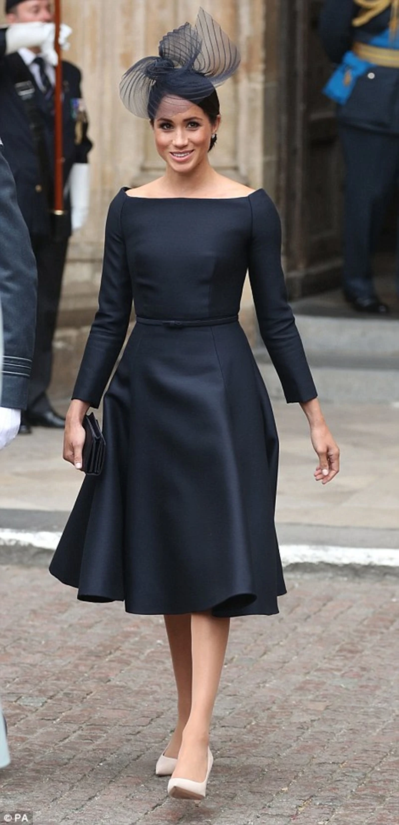 Công nương Kate Middleton cứ diện mẫu váy này là bị cộng thêm 5 tuổi, chị  em xem mà rút kinh nghiệm