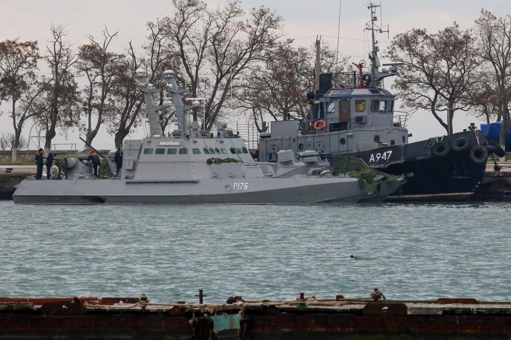 Tàu hải quân Ukraine bị bắt giữ tại cảng Kerch, Crimea, Nga ngày 26/11/2018. (Ảnh: AFP/ TTXVN)