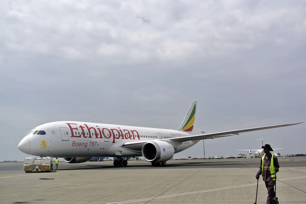 Máy bay Boeing 787 Dreamliner của Hãng hàng không Ethiopian Airlines tại sân bay quốc tế Bole ở Addis Ababa, Ethiopia. (Nguồn: AFP/TTXVN)
