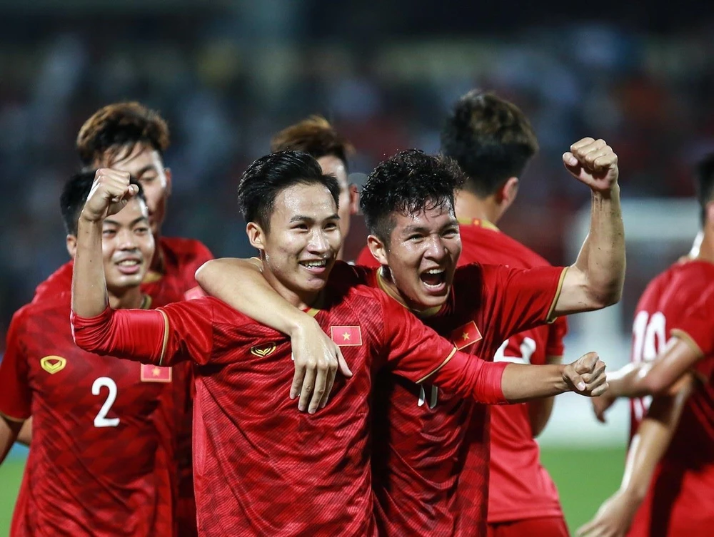 Cầu thủ U23 Việt Nam ăn mừng sau bàn thắng mở tỷ số của Triệu Việt Hưng. (Ảnh: Trọng Đạt/TTXVN)