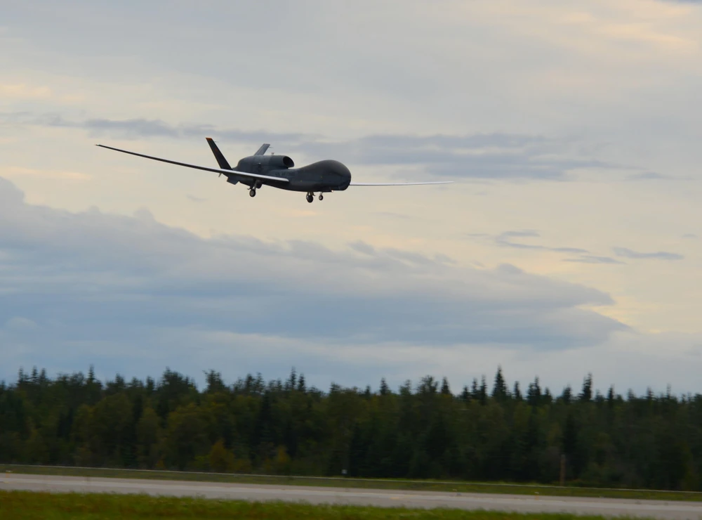 Máy bay không người lái RQ-4 Global Hawk của Không lực Mỹ ở căn cứ không quân Eielson, Alaska (Mỹ) ngày 16/8/2018. (Ảnh: AFP/TTXVN)