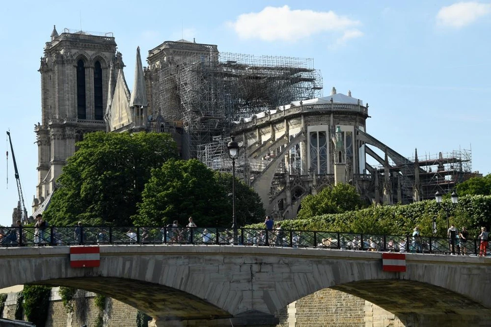 Nhà thờ Đức Bà Paris sau vụ hỏa hoạn. (Nguồn: AFP)