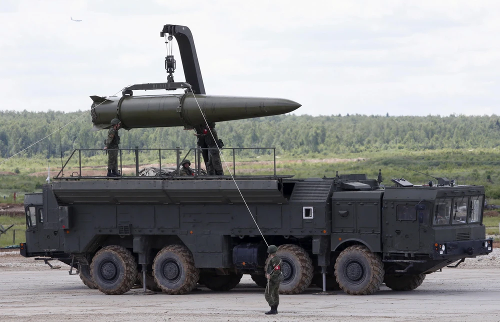 Hệ thống tên lửa đạn đạo Novator 9M729 (SSC-8) của Nga được giới thiệu tại Diễn đàn kỹ thuật - quân sự quốc tế ở Kubinka, ngoại ô Moskva ngày 17/6/2015. (Ảnh: Reuters/TTXVN)