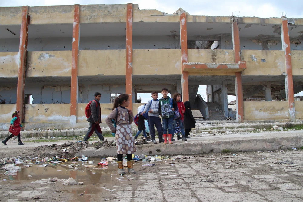 Một trường học bị hư hại sau các cuộc không kích ở tỉnh Idlib, Syria. (Ảnh: AFP/TTXVN)