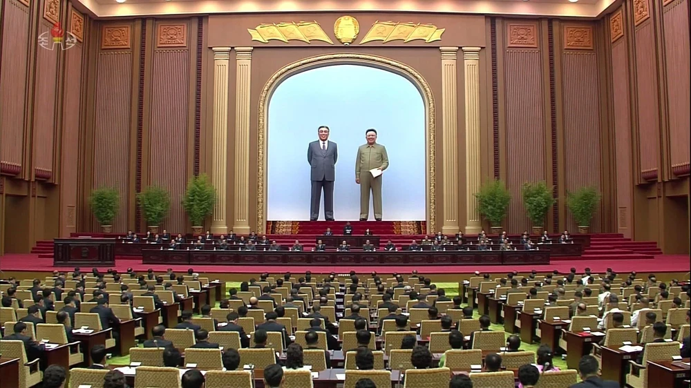 Các đại biểu tham dự kỳ họp thứ hai Hội đồng Nhân dân Tối cao (tức Quốc hội Triều Tiên) khóa 14 ở Bình Nhưỡng ngày 29/8. (Ảnh: Yonhap/TTXVN)