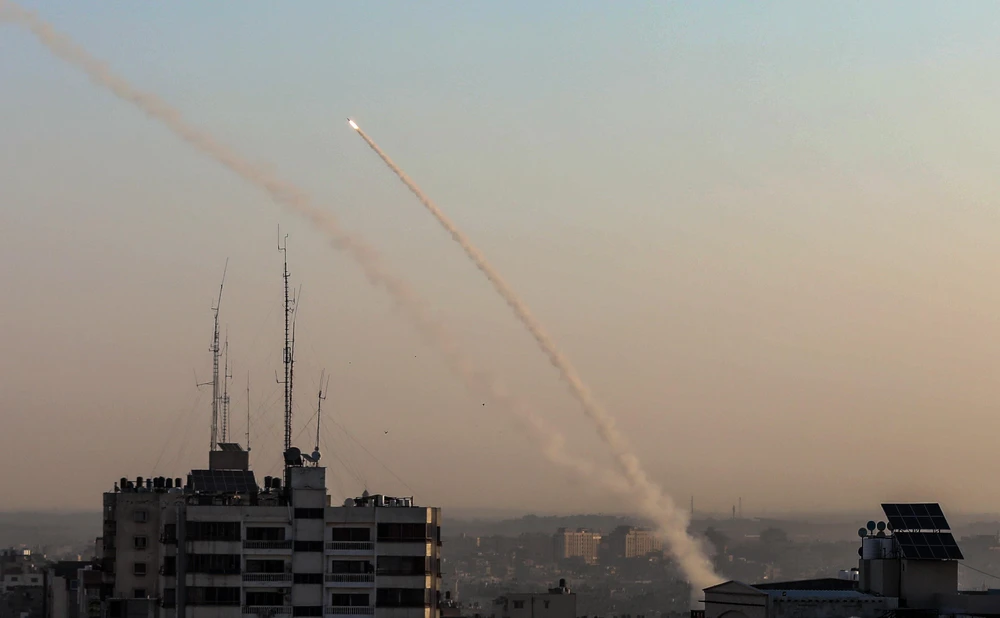 Rocket được nã từ Dải Gaza về phía lãnh thổ Israel ngày 12/11/2019. (Ảnh: THX/TTXVN)