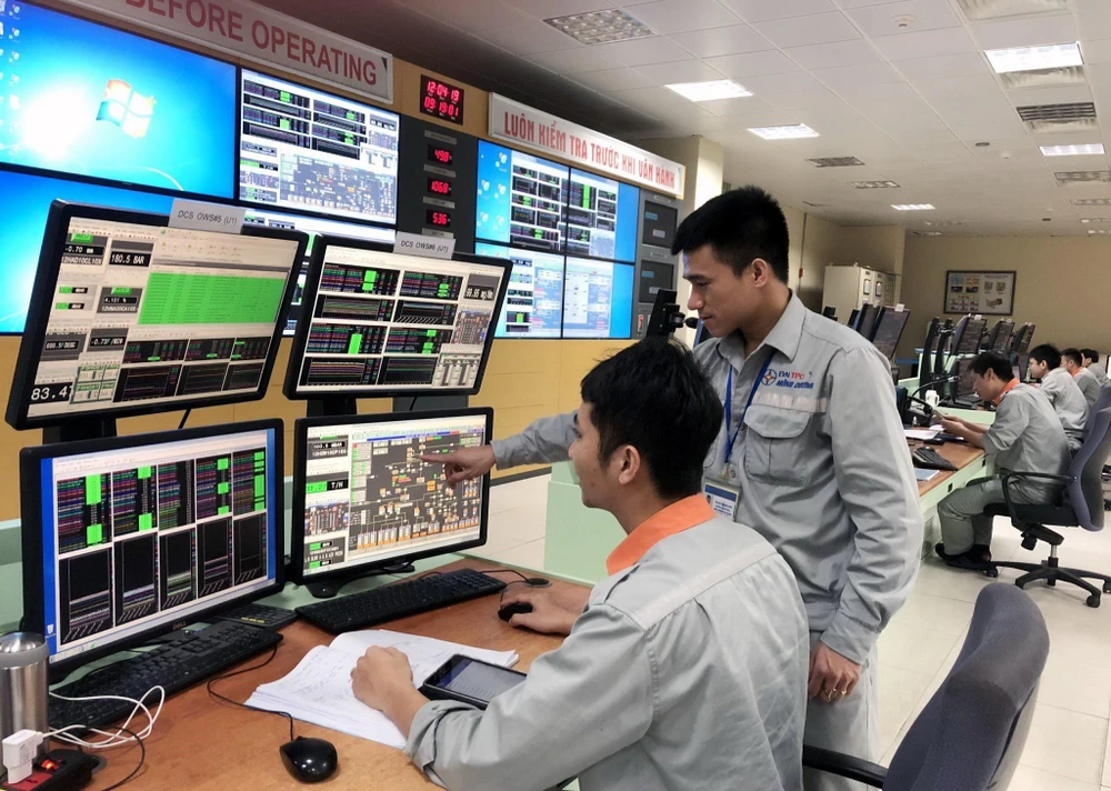 Phòng điều khiển tại nhà máy Nhiệt điện Mông Dương (Quảng Ninh). (Ảnh: TTXVN phát)