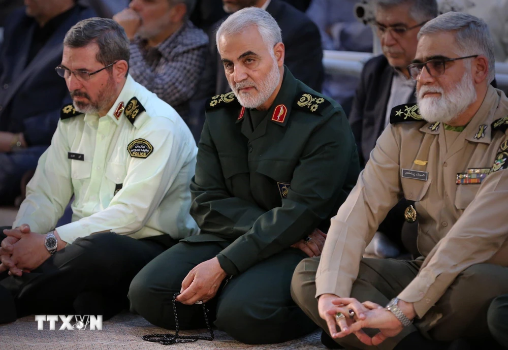 Người đứng đầu đơn vị Quds thuộc Lực lượng Vệ binh Cách mạng Hồi giáo Iran (IRGC), Thiếu tướng Qasem Soleimani (giữa) tại một sự kiện ở Tehran ngày 4/6/2019. (Ảnh: AFP/TTXVN)