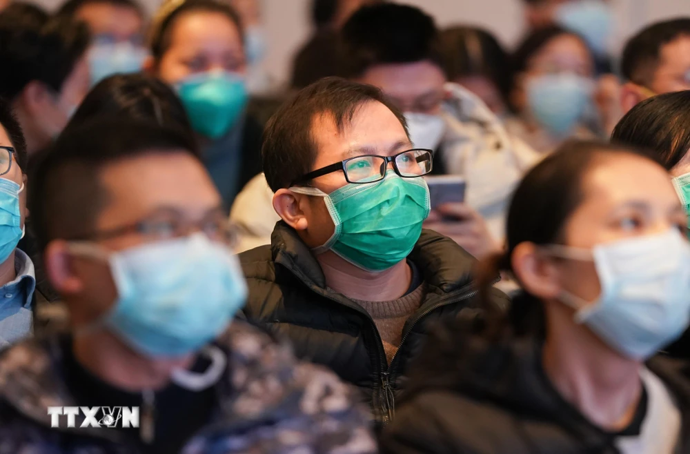 Nhân viên y tế từ thành phố Thượng Hải tham dự khóa đào tạo về dịch bệnh phổi do virus corona mới gây ra tại Vũ Hán, tỉnh Hồ Bắc, Trung Quốc, ngày 25/1. (Ảnh:THX/TTXVN)