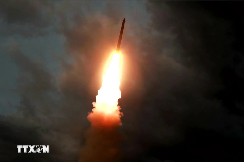 Một vụ thử tên lửa đạn đạo tại địa điểm không xác định ở Triều Tiên ngày 31/7/2019. (Ảnh: AFP/TTXVN)