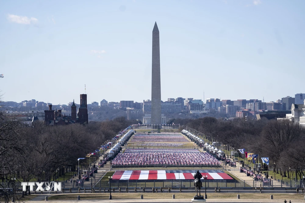 Quang cảnh công viên National Mall tại Washington, D.C, trước thềm lễ nhậm chức của Tổng thống đắc cử Mỹ Joe Biden, ngày 19/1/2021. (Ảnh: THX/TTXVN)