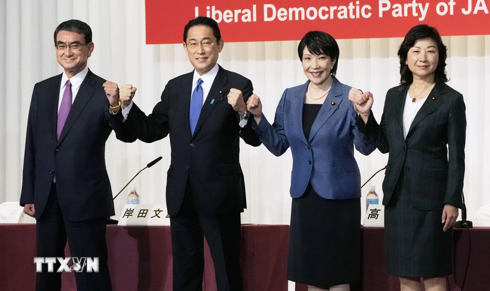 (Từ trái sang) Bộ trưởng Cải cách hành chính Taro Kono, cựu Bộ trưởng Ngoại giao Fumio Kishida, cựu Bộ trưởng Nội vụ và Truyền thông Sanae Takaichi và quyền Tổng Thư ký Điều hành LDP Seiko Noda trong cuộc họp báo chung tại Tokyo, ngày 17/9. (Nguồn: Kyodo)