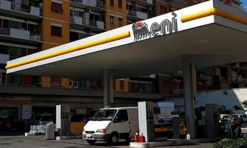 Một trạm nhiên liệu của Tập đoàn Năng lượng Eni ở Rome, Italy. (Ảnh: Reuters)