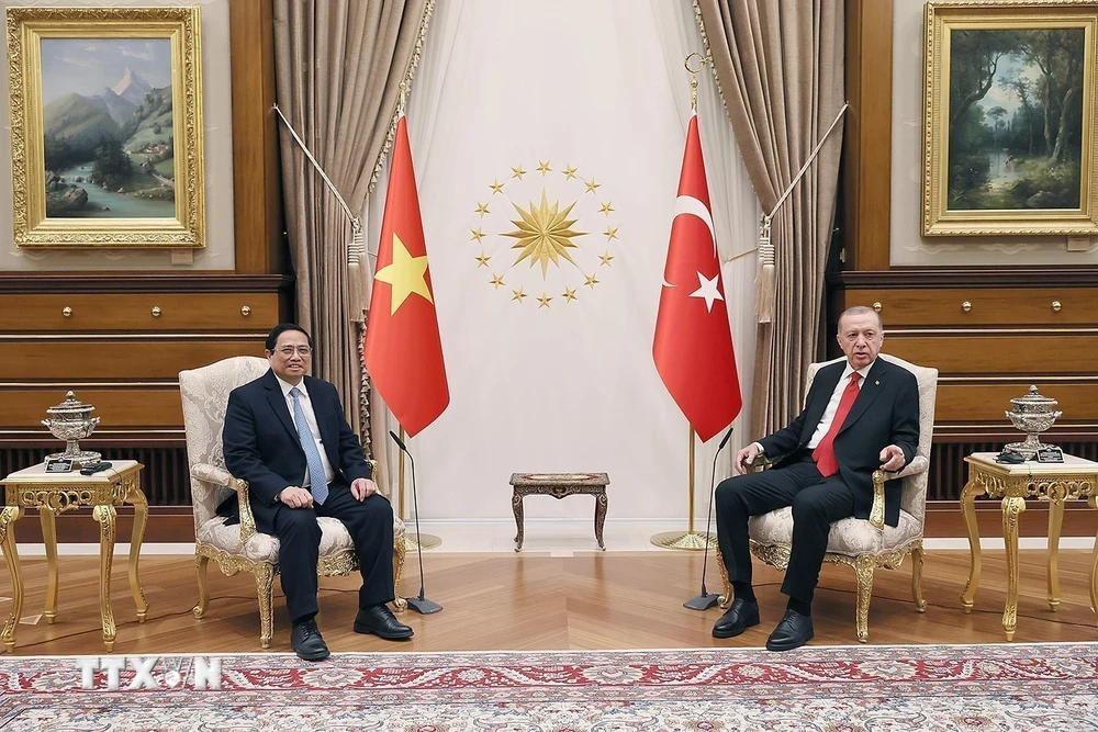 Thủ tướng Phạm Minh Chính hội kiến Tổng thống Thổ Nhĩ Kỳ Recep Tayyip Erdogan. (Ảnh: Dương Giang/TTXVN)