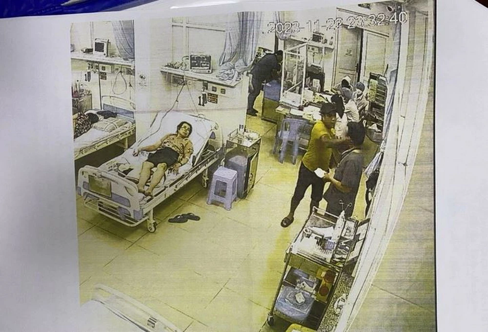 Nhân viên y tế Khoa Cấp cứu Bệnh viện Quận 7 bị người nhà hành hung. (Ảnh: Bệnh viện cung cấp)