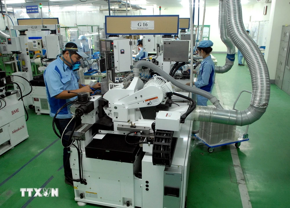 Dây chuyền sản xuất tại Công ty TNHH INOAC Viet Nam (vốn đầu tư của Nhật Bản), tại Khu công nghiệp Quang Minh (Hà Nội). (Ảnh: Danh Lam/TTXVN)