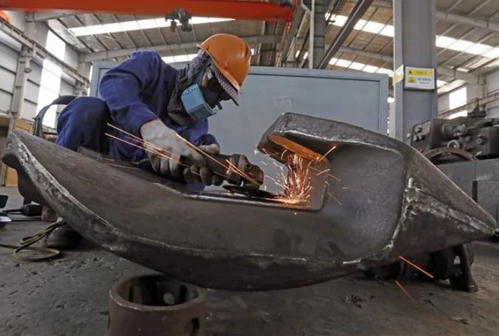 Gia công sản phẩm cho ngành công nghiệp tàu thủy tại Công ty TNHH Thắng Lợi ở Khu Công nghiệp An Xá, Nam Định. (Ảnh: Trần Việt/TTXVN) 
