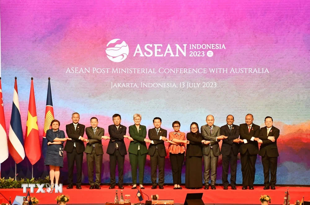 Bộ trưởng Ngoại giao các nước ASEAN và Australia chụp ảnh chung. (Ảnh: Đào Trang/TTXVN)