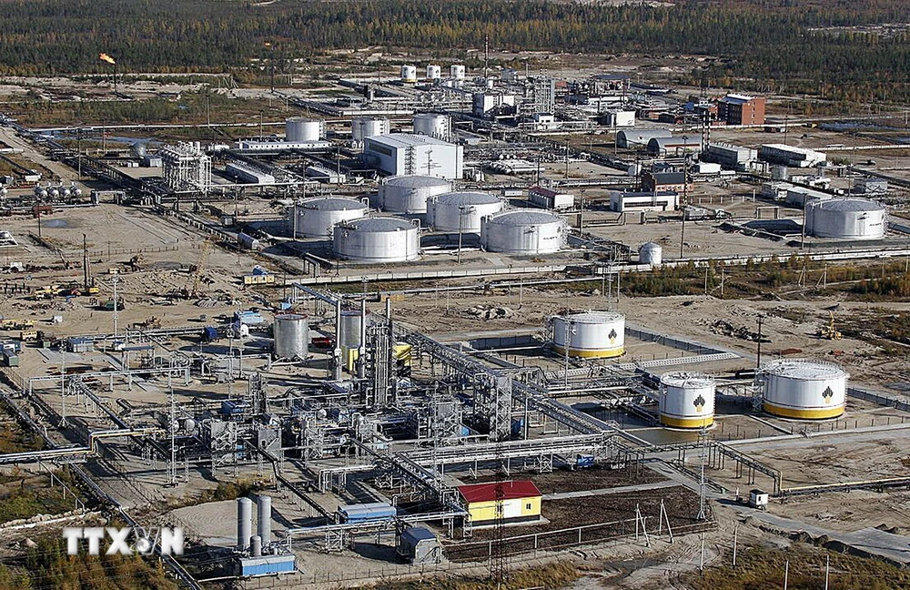 Nhà máy lọc dầu Rosneft ở thị trấn Gubkinsky, vùng Siberia thuộc Nga. (Ảnh: AFP/TTXVN)