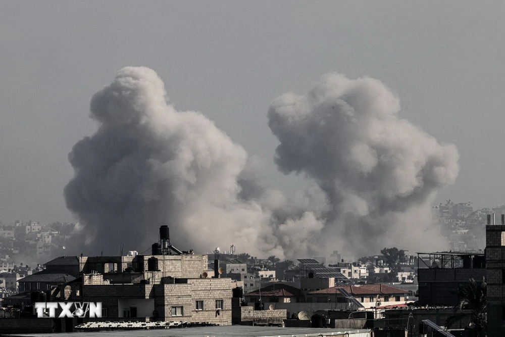 Israel vẫn tiếp tục không kích Dải Gaza. (Ảnh: AFP/TTXVN)