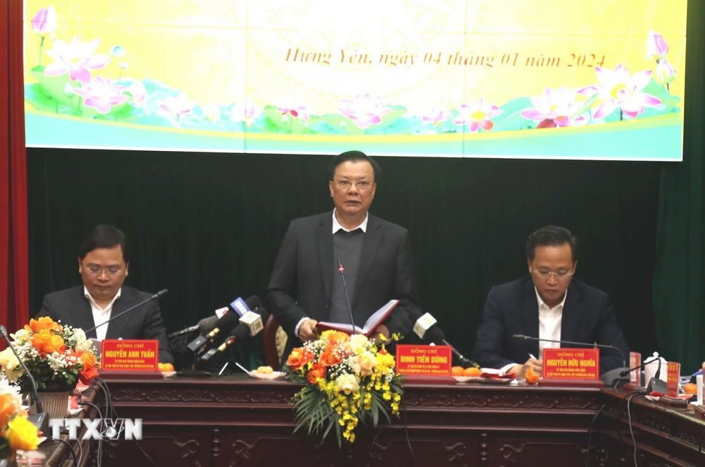 Ông Đinh Tiến Dũng, Ủy viên Bộ Chính trị, Bí thư Thành ủy Hà Nội, phát biểu tại Hội nghị . (Ảnh: Đinh Văn Nhiều/TTXVN)