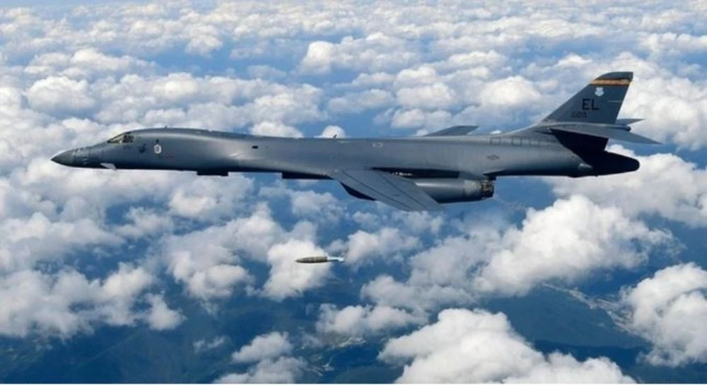Máy bay ném bom B-1B Lancer. (Ảnh: NBC)
