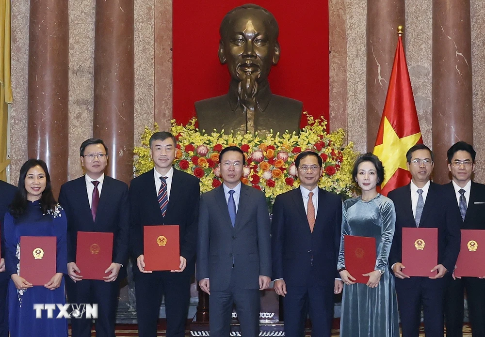 Chủ tịch nước Võ Văn Thưởng trao Quyết định bổ nhiệm 18 Đại sứ- Ảnh 5.