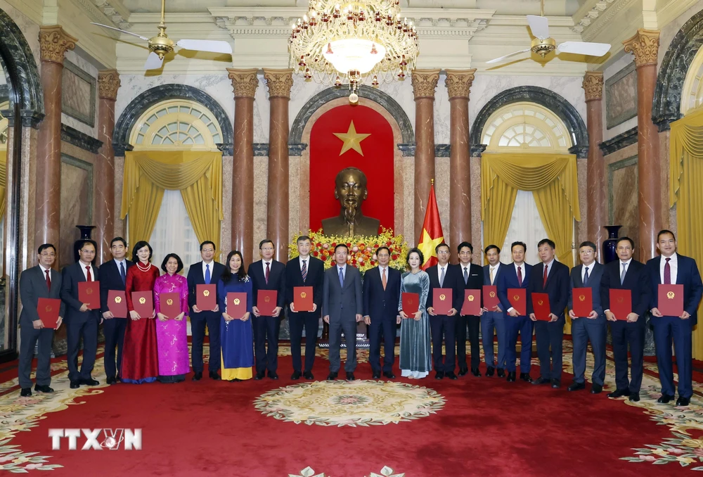 Chủ tịch nước Võ Văn Thưởng trao Quyết định bổ nhiệm 18 Đại sứ- Ảnh 6.