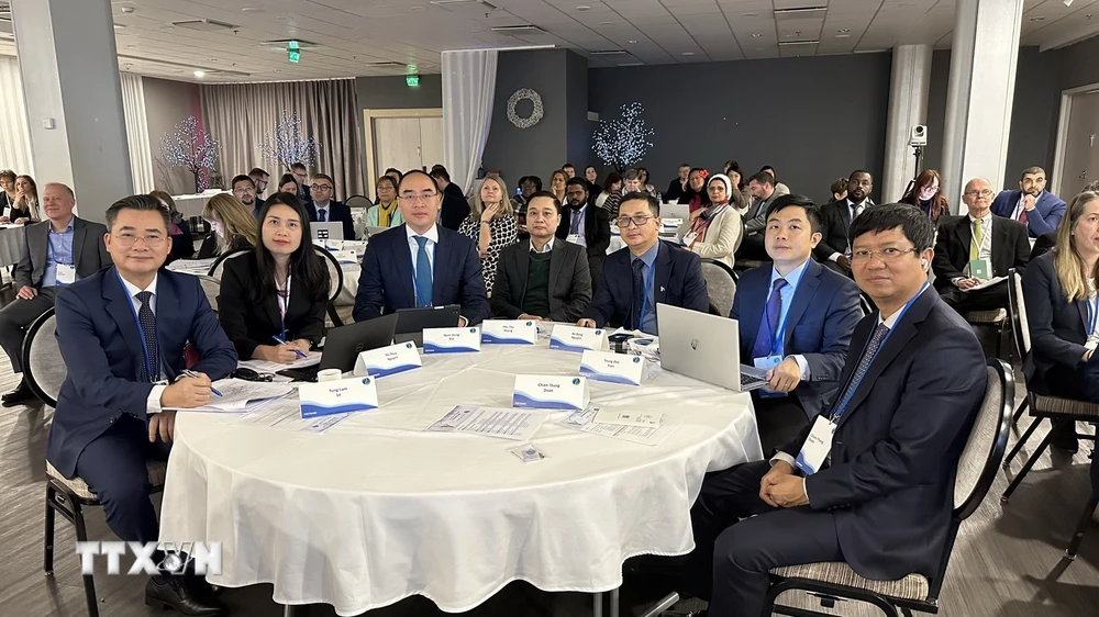Đoàn Kiểm toán Nhà nước Việt Nam do Phó Tổng Kiểm toán Nhà nước Bùi Quốc Dũng (thứ ba từ trái sang) làm Trưởng đoàn, tham dự Hội nghị INTOSAI WGEA lần thứ 22. (Ảnh: TTXVN phát)
