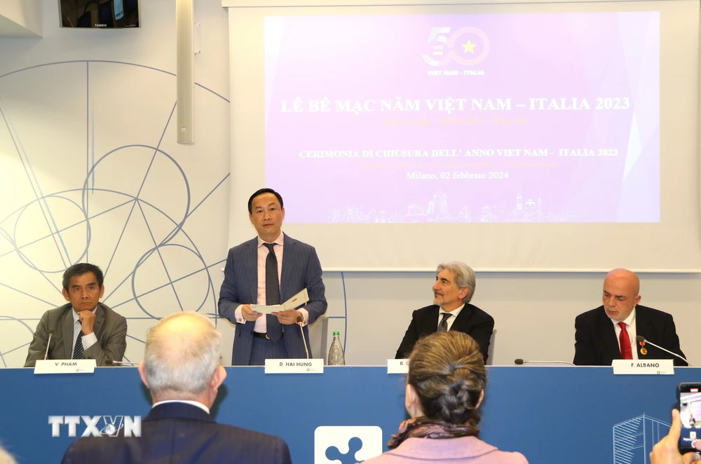 Đại sứ VN tại Italy Dương Hải Hưng phát biểu tại lễ bế mạc “Năm Việt Nam tại Italy” 2023. (Ảnh: Thanh Hải/TTXVN)