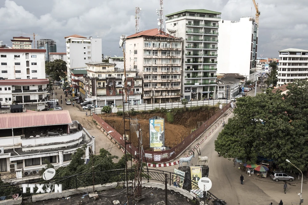 Quang cảnh thủ đô Conakry của Guinea. (Ảnh: AFP/TTXVN)