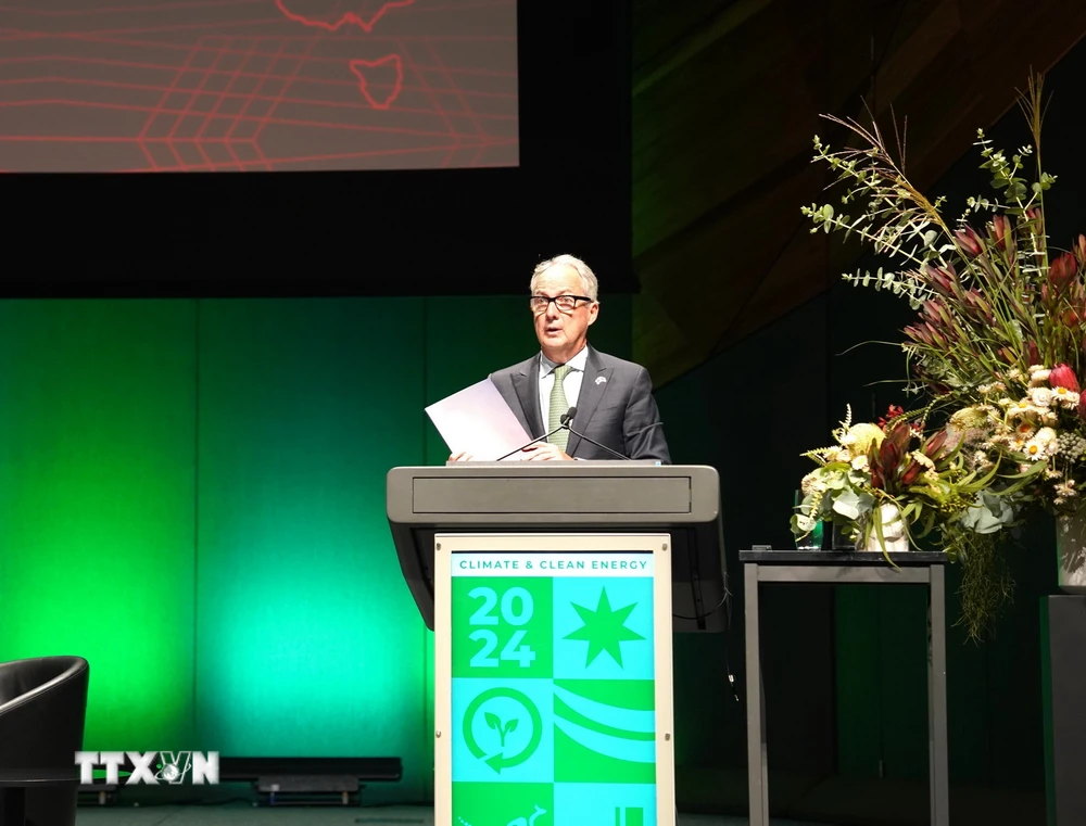 Đặc phái viên về Đông Nam Á của Chính phủ Australia Nicholas Moore phát biểu tại Diễn đàn về khí hậu và chuyển đổi năng lượng sạch. (Ảnh: Lê Đạt/TTXVN)