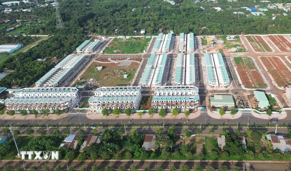 Dự án nhà ở xã hội đang được xây dựng tại thành phố Long Khánh (Đồng Nai). (Ảnh: Công Phong/TTXVN)