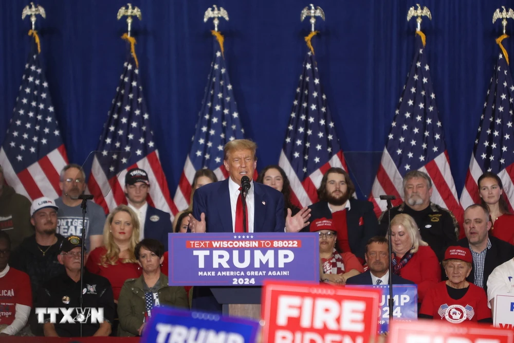 Cựu Tổng thống Mỹ Donald Trump phát biểu trong chiến dịch vận động tranh cử ở Green Bay, Wisconsin, ngày 2/4. (Ảnh: AFP/TTXVN)