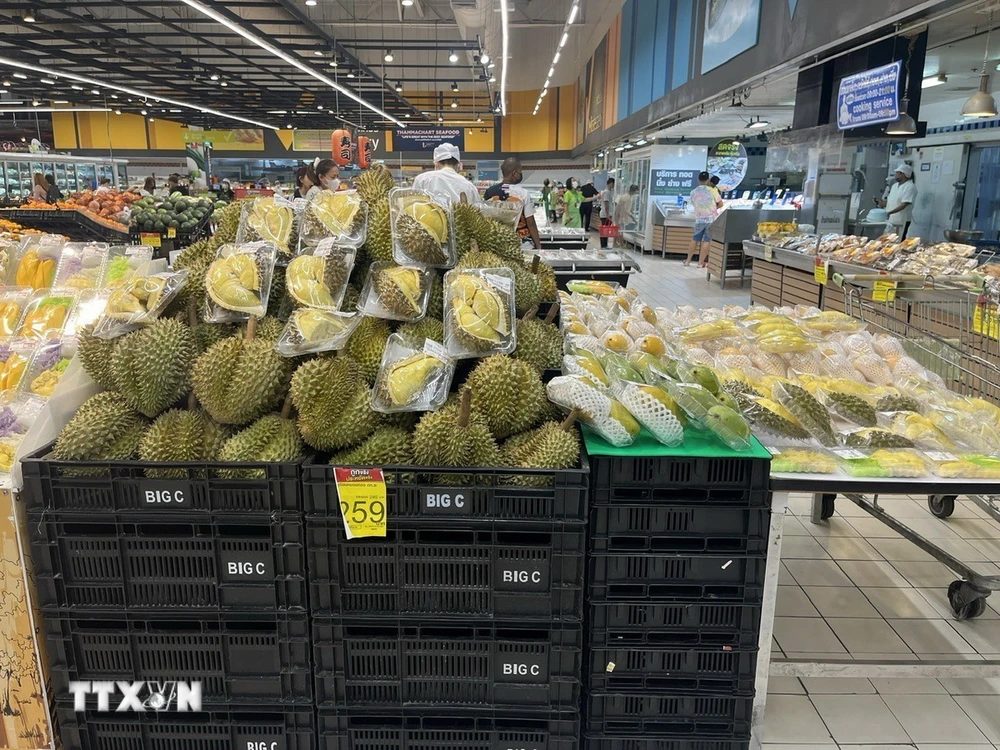 Sầu riêng được bày bán trong một siêu thị ở thủ đô Bangkok Thái Lan. (Ảnh: Huy Tiến/TTXVN)