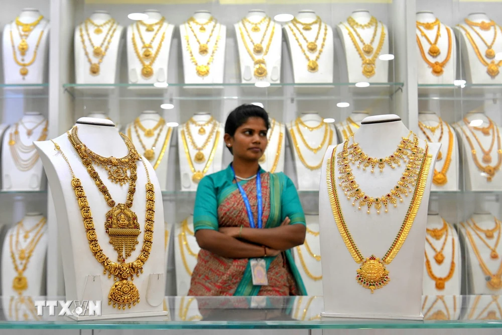 Một cửa hàng kim hoàn ở Bangalore, Ấn Độ. (Ảnh: AFP/TTXVN)