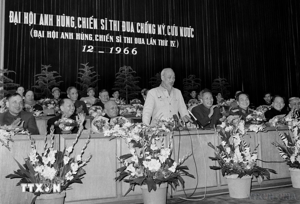 Trong diễn văn khai mạc tại Đại hội lần thứ 3 của Đảng, Chủ tịch Hồ Chí Minh nêu rõ: "Đại hội lần thứ hai là đại hội kháng chiến. Đại hội lần này là đại hội xây dựng chủ nghĩa xã hội ở miền Bắc và đấu tranh hòa bình thống nhất nước nhà", ngày 5/9/1960. (Ảnh: TTXVN)