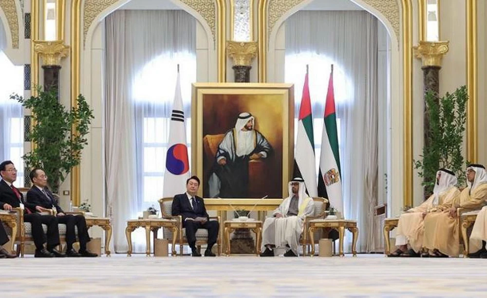 Tổng thống Hàn Quốc Yoon Suk Yeol hội đàm với Tổng thống UAE Mohamed bin Zayed Al Nahyan tại thủ đô Abu Dhabi, ngày 15/1/2023. (Nguồn: Yonhap)