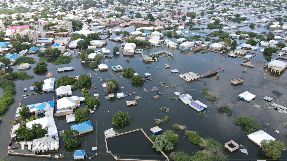 Cảnh ngập lụt tại Beledweyne, Somalia. (Ảnh: THX/TTXVN)