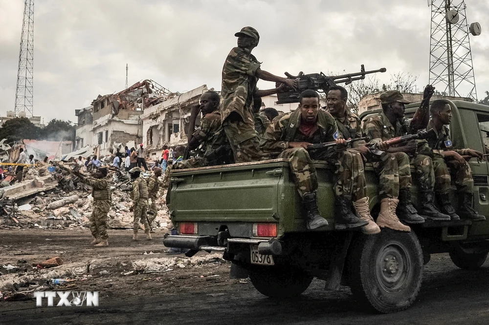 Binh sỹ Somalia tuần tra ở thủ đô Mogadishu. (Ảnh: AFP/TTXVN)