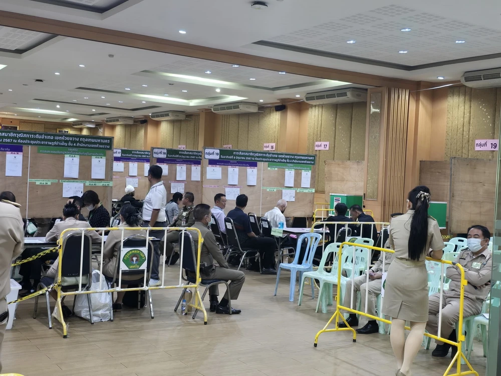 Một điểm bầu cử Thượng viện vòng một tại Văn phòng quận Huai cấp quận/huyện ở thủ đô Bangkok. (Ảnh: Huy Tiến/TTXVN)